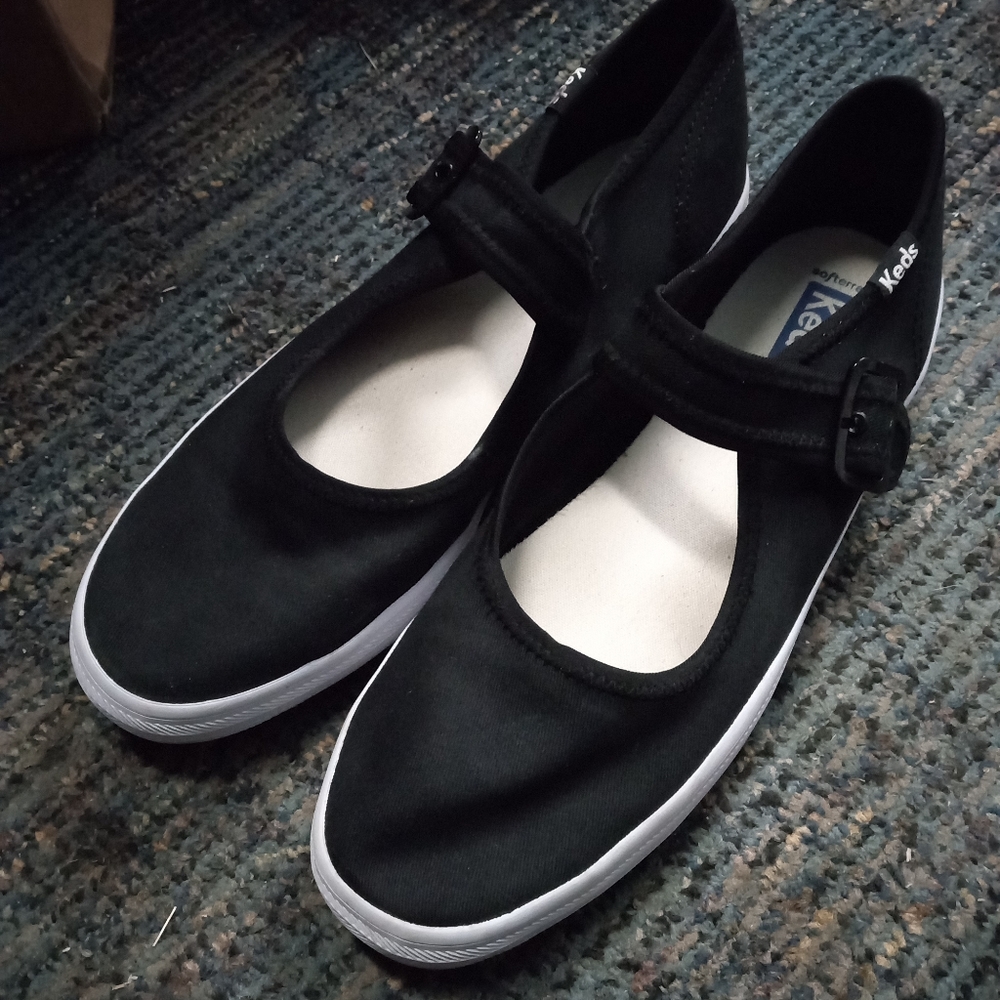 Adorable black keds Mary janes